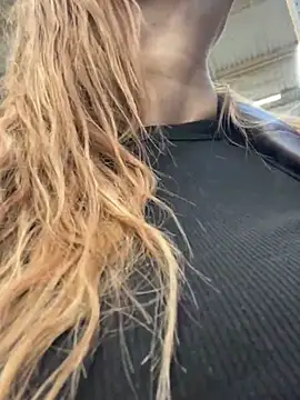 Snapshot of Sweet___Emily chatting on January 2025 10:23:01 PM Sweet   Emily online show from January 2025 10:23:01 PM