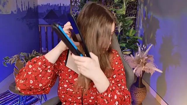 Snapshot of FioraMarmoris chatting on December 2025 05:12:02 AM FioraMarmoris online show from December 2025 05:12:02 AM