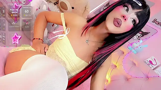 Cute Roxxy online show from May 2026 06:17:01 PM