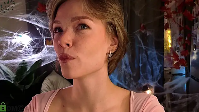 Eva Natsumi online show from October 2025 04:50:02 PM