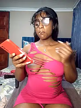 Snapshot of Queen-Chocolate chatting on February 2025 07:42:01 PM Queen-Chocolate online show from February 2025 07:42:01 PM