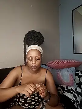 Queen-Chocolate online show from November 2025 09:04:01 PM