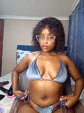Snapshot of Queen-Chocolate chatting on March 2025 01:25:02 AM Queen-Chocolate online show from March 2025 01:25:02 AM
