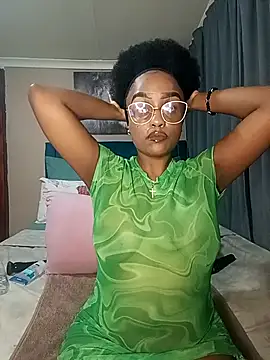 Snapshot of Queen-Chocolate chatting on September 2025 03:01:02 AM Queen-Chocolate online show from September 2025 03:01:02 AM