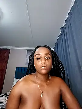 Snapshot of Queen-Chocolate chatting on October 2025 03:41:01 AM Queen-Chocolate online show from October 2025 03:41:01 AM