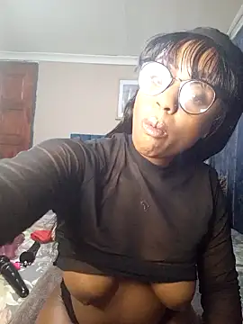 Snapshot of Queen-Chocolate chatting on February 2025 10:44:02 PM Queen-Chocolate online show from February 2025 10:44:02 PM