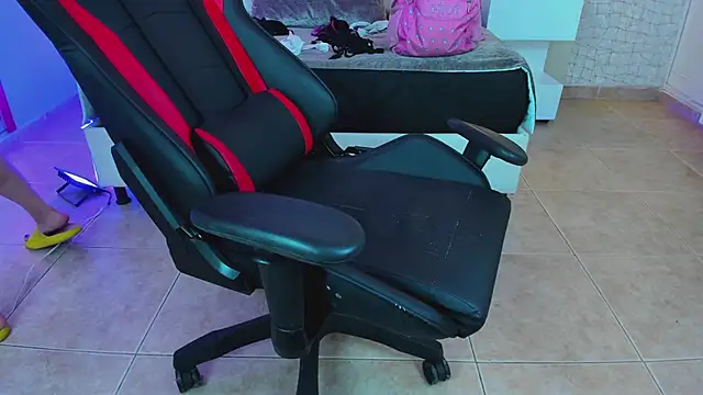 Snapshot of sara_parker069 chatting on February 2025 04:06:01 AM sara parker069 online show from February 2025 04:06:01 AM