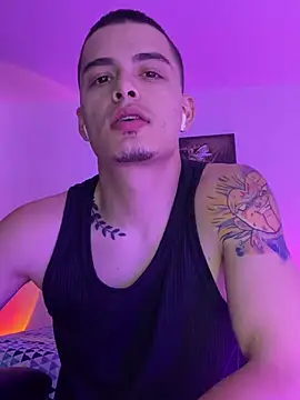 Snapshot of danny_42027 chatting on January 2025 04:13:01 AM danny 42027 online show from January 2025 04:13:01 AM