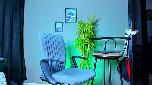 Snapshot of Damian_022 chatting on November 2025 11:27:02 AM Damian 022 online show from November 2025 11:27:02 AM