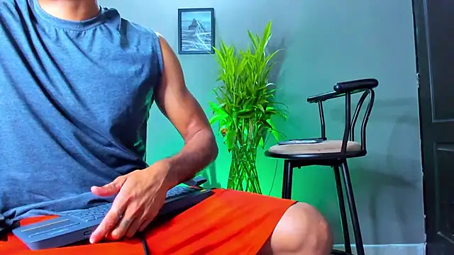 Snapshot of Damian_022 chatting on November 2025 02:32:01 PM Damian 022 online show from November 2025 02:32:01 PM