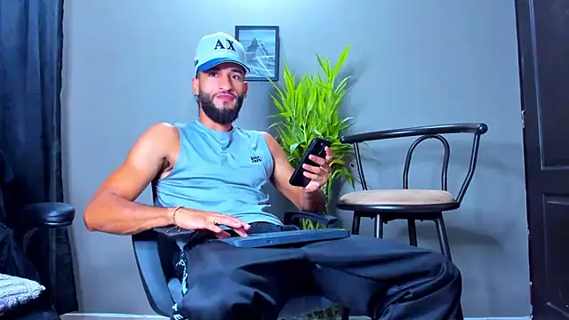 Snapshot of Damian_022 chatting on November 2025 01:48:02 PM Damian 022 online show from November 2025 01:48:02 PM