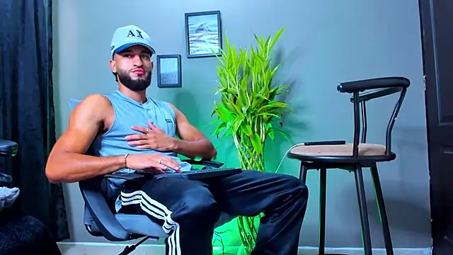 Snapshot of Damian_022 chatting on October 2025 02:17:02 PM Damian 022 online show from October 2025 02:17:02 PM