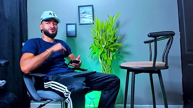 Snapshot of Damian_022 chatting on October 2025 12:17:02 PM Damian 022 online show from October 2025 12:17:02 PM