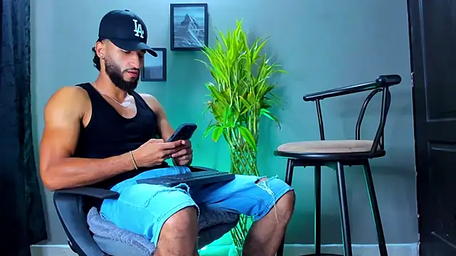 Snapshot of Damian_022 chatting on February 2026 02:25:02 PM Damian 022 online show from February 2026 02:25:02 PM