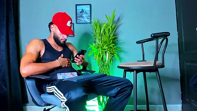 Snapshot of Damian_022 chatting on November 2025 01:04:02 PM Damian 022 online show from November 2025 01:04:02 PM