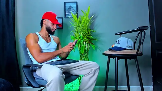 Snapshot of Damian_022 chatting on November 2025 01:11:01 PM Damian 022 online show from November 2025 01:11:01 PM