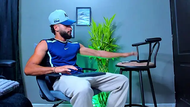 Snapshot of Damian_022 chatting on November 2025 10:41:02 AM Damian 022 online show from November 2025 10:41:02 AM