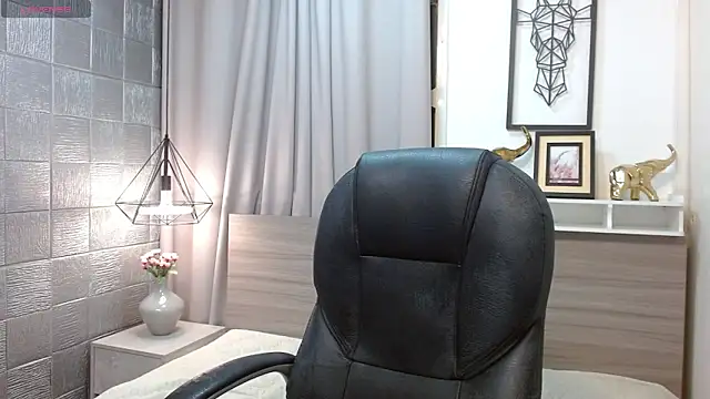 ianCute  online show from December 2025 10:01:02 PM