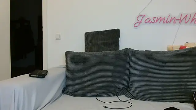 Jasmin-White online show from July 2026 05:13:01 PM