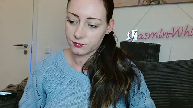 Jasmin-White online show from April 2026 04:03:01 PM