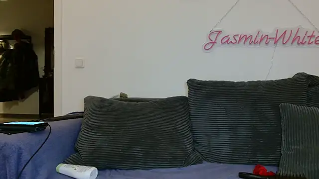 Jasmin-White online show from May 2026 06:52:02 PM