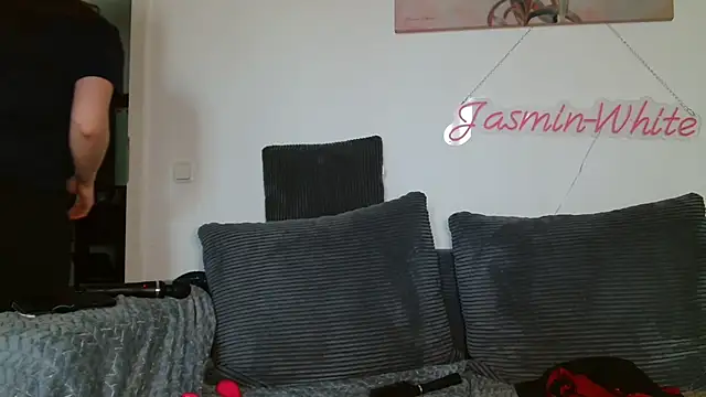 Jasmin-White online show from May 2026 04:00:01 PM