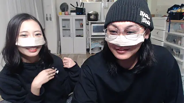 Snapshot of --SHUN-- chatting on January 2025 01:58:01 PM --SHUN-- online show from January 2025 01:58:01 PM