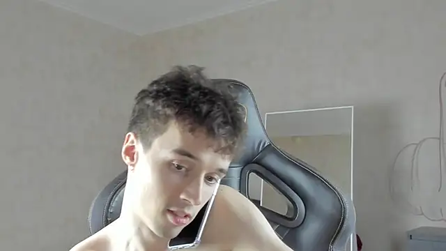 MasonWarholl online show from October 2025 06:38:01 PM