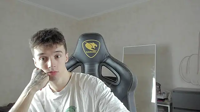 MasonWarholl online show from October 2025 09:10:01 AM