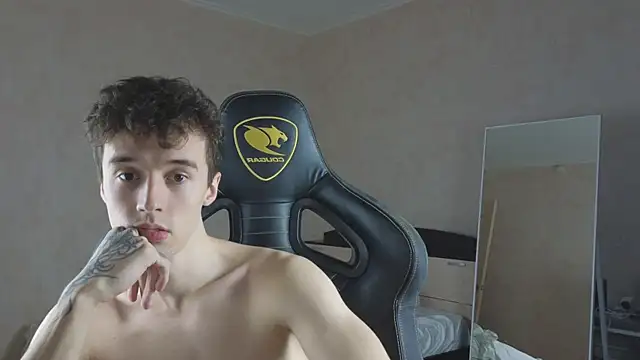 MasonWarholl online show from November 2025 07:18:02 PM