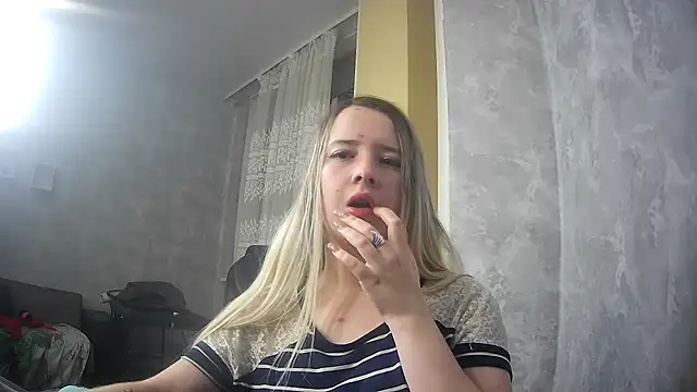 Snapshot of ViolaCandy chatting on November 2025 02:40:01 PM ViolaCandy online show from November 2025 02:40:01 PM