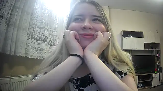 Snapshot of ViolaCandy chatting on October 2025 06:23:02 AM ViolaCandy online show from October 2025 06:23:02 AM