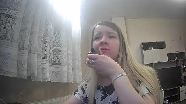 Snapshot of ViolaCandy chatting on October 2025 04:57:02 AM ViolaCandy online show from October 2025 04:57:02 AM