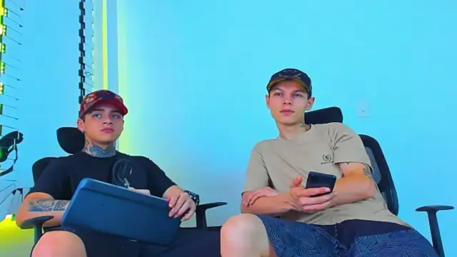 Snapshot of HOT_boy2025 chatting on December 2025 01:44:01 AM HOT boy2025 online show from December 2025 01:44:01 AM