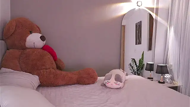 AnnyHizzle online show from October 2025 02:00:01 AM
