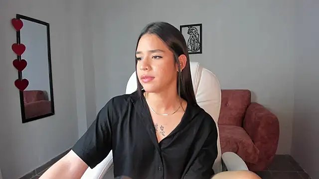 Alice23jones online show from March 2025 06:58:02 PM