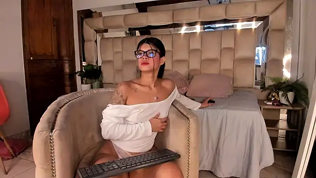 Snapshot of Dapnne_ chatting on October 2025 01:01:01 PM Dapnne online show from October 2025 01:01:01 PM