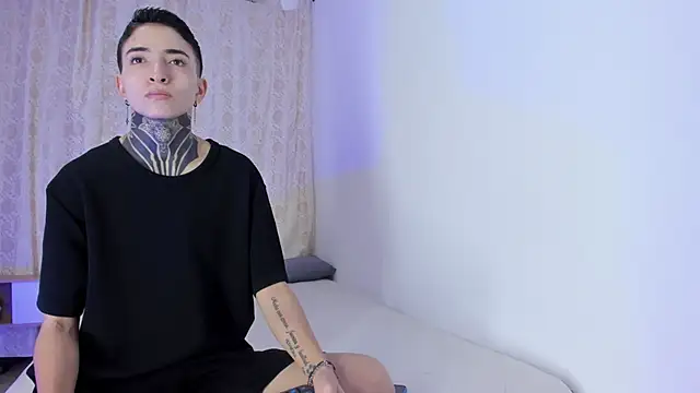 Tinny and Candy online show from November 2025 11:58:01 AM