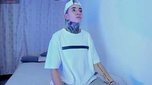 Tinny and Candy online show from December 2025 01:52:02 AM