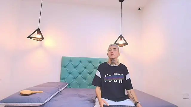 Tinny and Candy online show from February 2025 01:28:01 PM