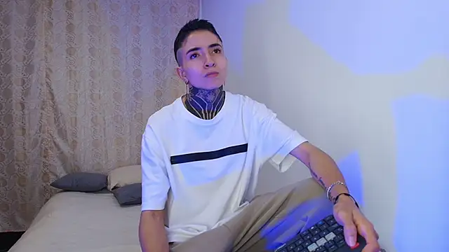 Tinny and Candy online show from February 2026 03:40:02 AM