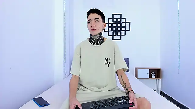 Tinny and Candy online show from September 2025 01:18:01 PM