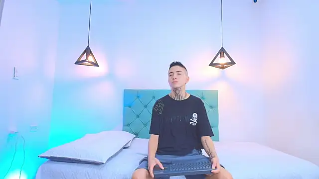 Tinny and Candy online show from February 2025 01:20:01 PM