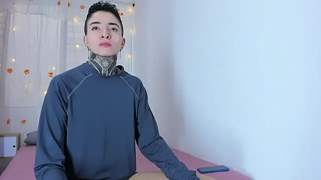 Tinny and Candy online show from November 2025 12:20:02 PM