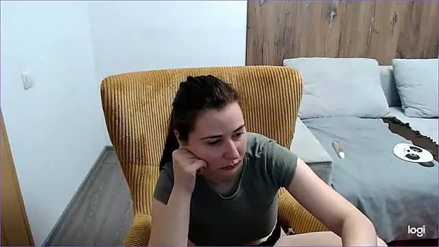 Snapshot of VioletaFlower7 chatting on May 2026 09:12:01 AM VioletaFlower7 online show from May 2026 09:12:01 AM