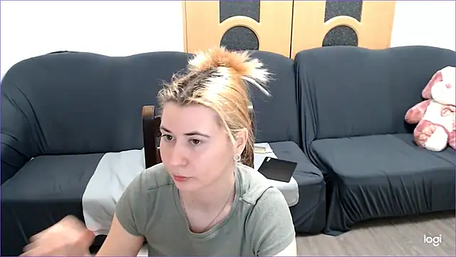 Snapshot of VioletaFlower7 chatting on March 2025 09:38:02 PM VioletaFlower7 online show from March 2025 09:38:02 PM