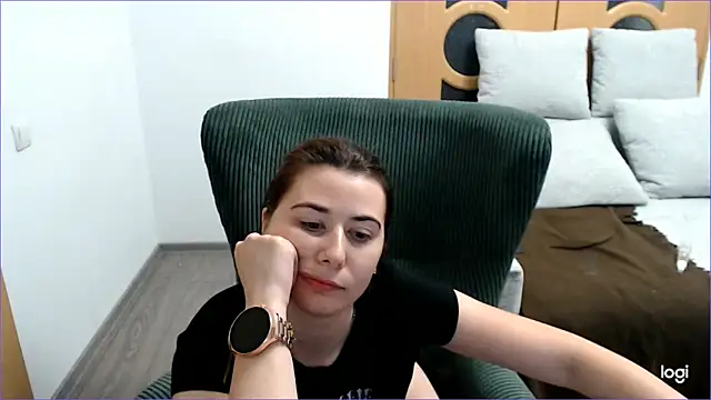 Snapshot of VioletaFlower7 chatting on October 2025 10:20:02 PM VioletaFlower7 online show from October 2025 10:20:02 PM