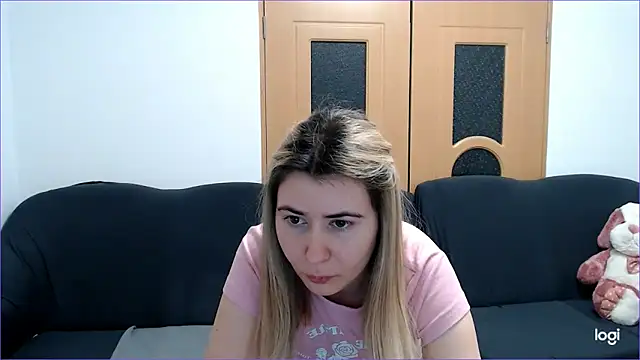 Snapshot of VioletaFlower7 chatting on March 2025 06:39:02 PM VioletaFlower7 online show from March 2025 06:39:02 PM