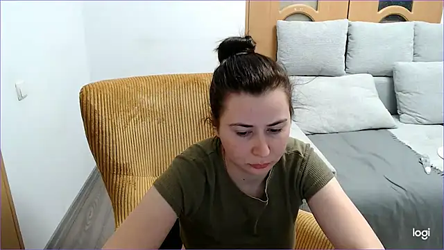 VioletaFlower7 online show from April 2026 07:58:02 PM