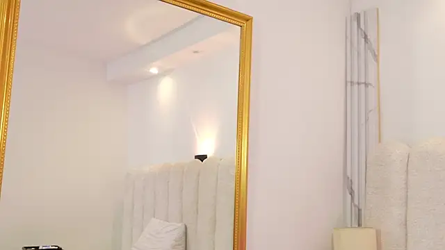 Juliabadlee online show from November 2025 07:17:02 PM